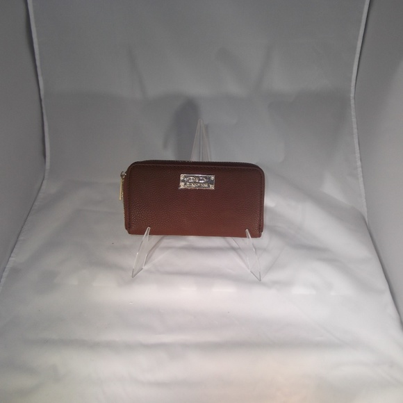 Medium Wallet - Picture 1 of 4